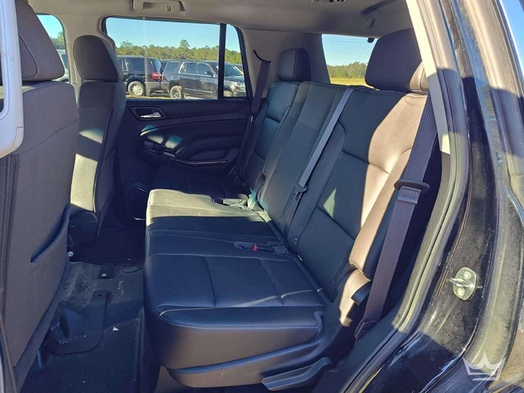 2017-chevrolet-tahoe-image-29