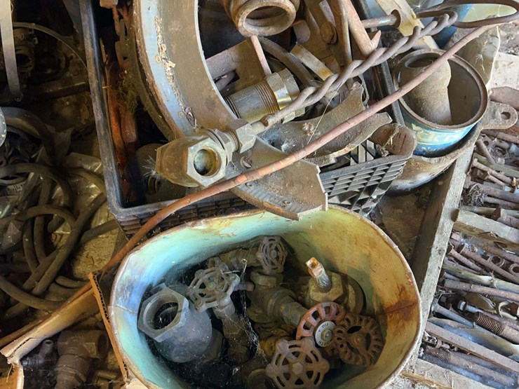 contents-of-shelving-image-41