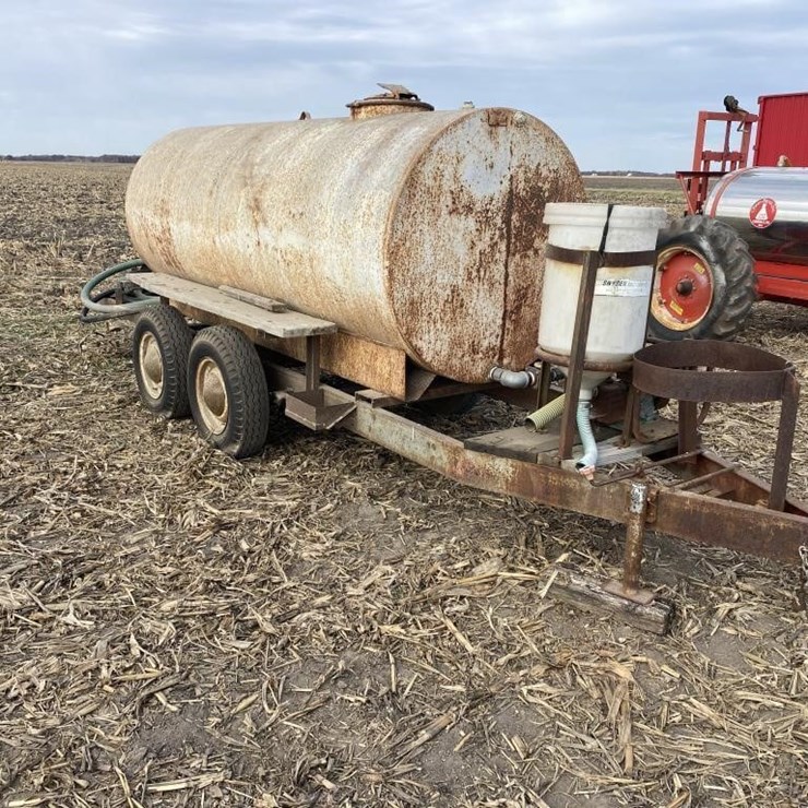 Transfer Tank on Gear 1000 Gallon