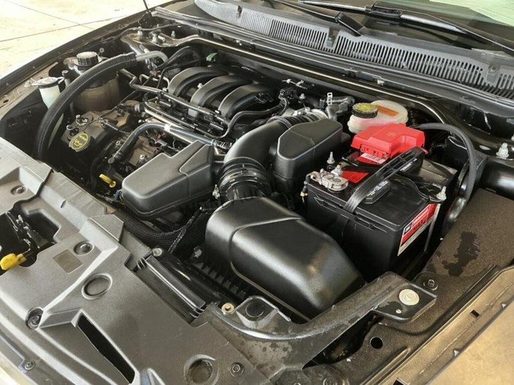 2015-ford-taurus-sdn-image-11
