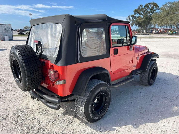 1995-jeep-wrangler-image-3