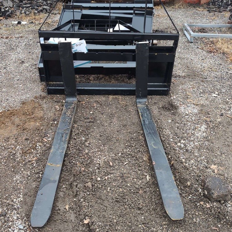 (1) CFI Industry SAll100 Adjustable Pallet Fork