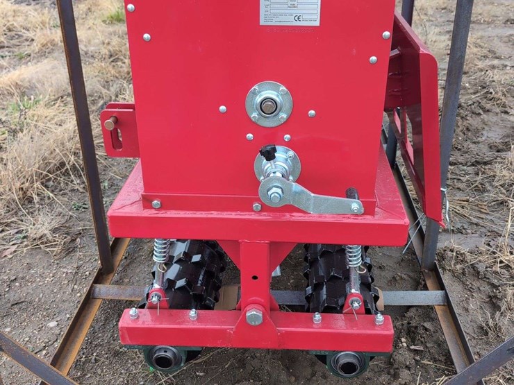 (1)-agt-stsd10---skid-steer-seeder-image-3