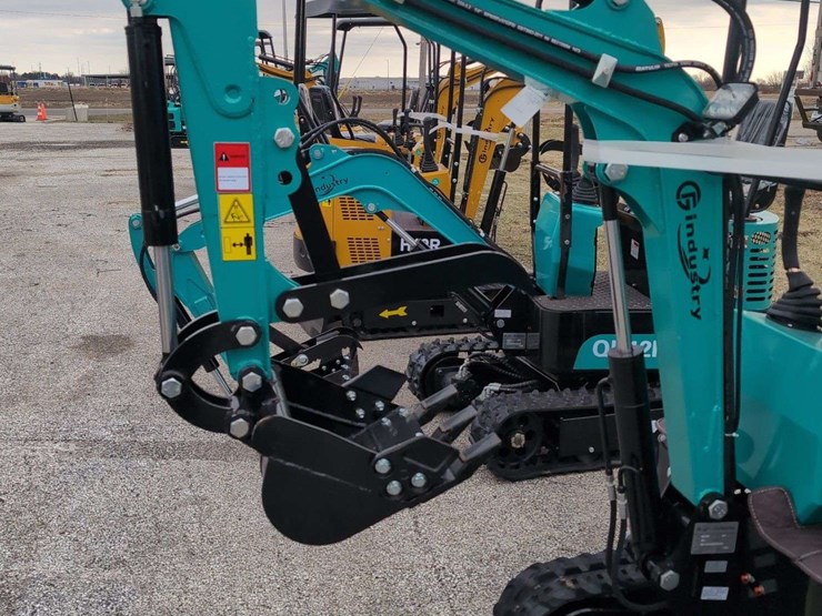 cfg-industrial-mini-excavator---mh12r---green-image-2