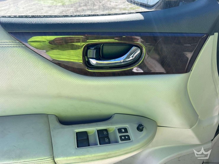 2016-nissan-quest-image-12