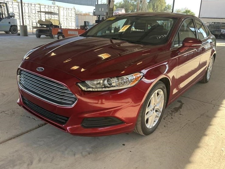 2015-ford-fusion-se-sdn-image-4