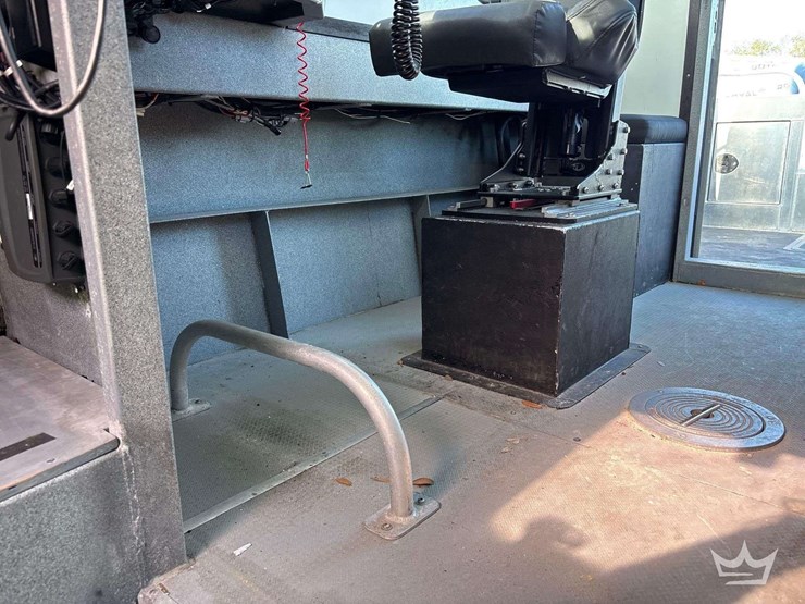 tug-boat-with-tri-axle-magic-tilt-boat-trailer-image-94