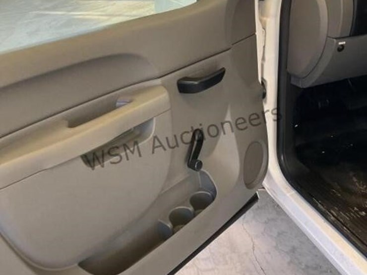 2012-chevrolet-silverado-1500-image-23