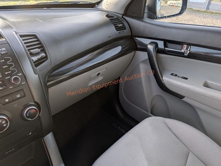 kia-sorento-lx-image-18