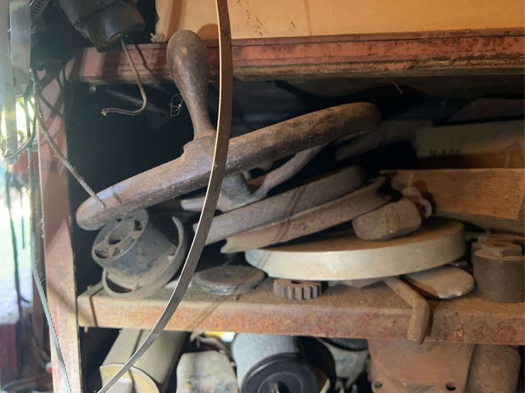 contents-of-shelving-image-5