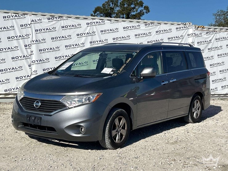 2016-nissan-quest-image-1