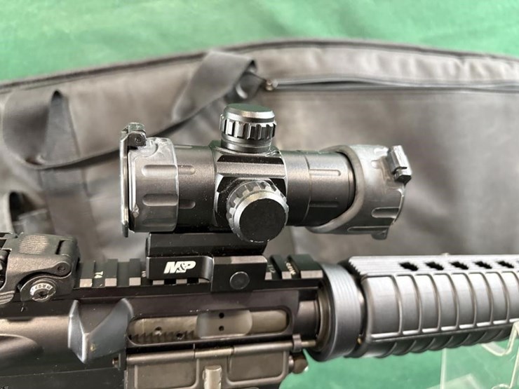 smith-&-wesson-m&p-15-5.56-ar-rifle-image-6