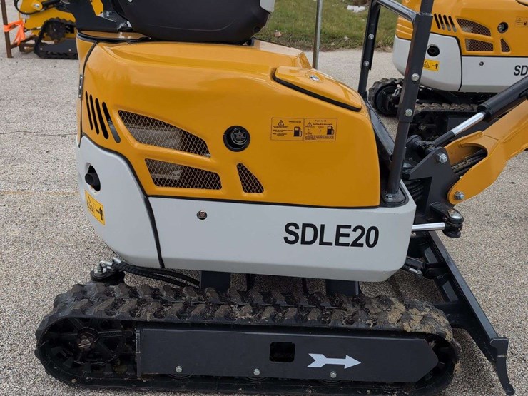 sdle20-mini-excavator---sd-launch-image-5