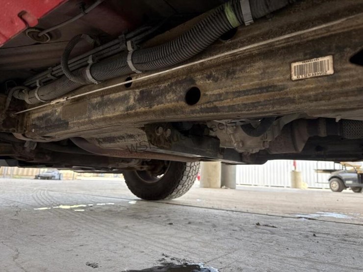 2015-chevrolet-silverado-1500-image-25