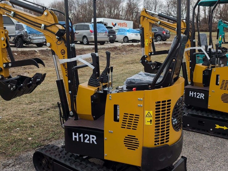 cfg-industrial-mini-excavator---h12r---yellow-image-3