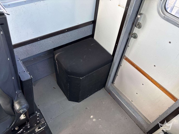 tug-boat-with-tri-axle-magic-tilt-boat-trailer-image-99