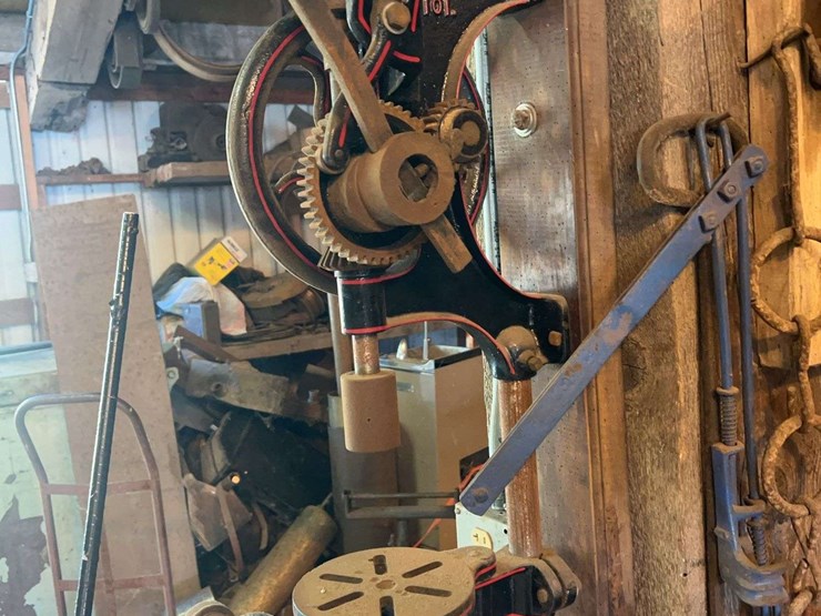 drill-presses,-wheel-stretcher,-grinder-image-3