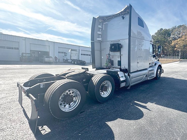 2021-peterbilt-579-image-3