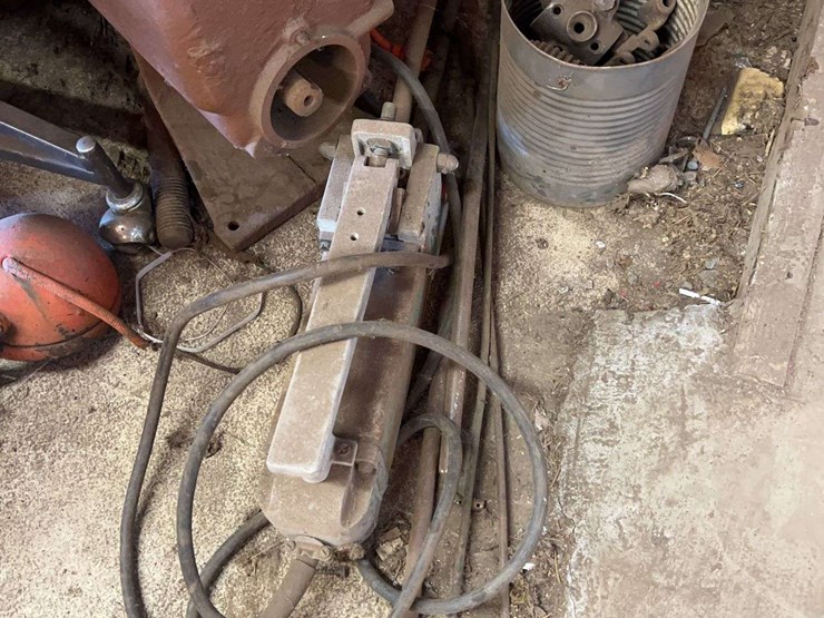 contents-of-wall-image-12