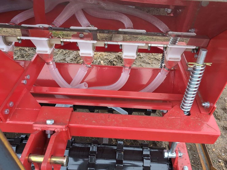 (1)-agt-stsd10---skid-steer-seeder-image-2