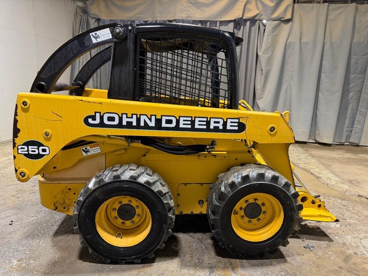 john-deere-250-image-6