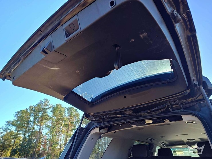 2017-chevrolet-tahoe-image-33