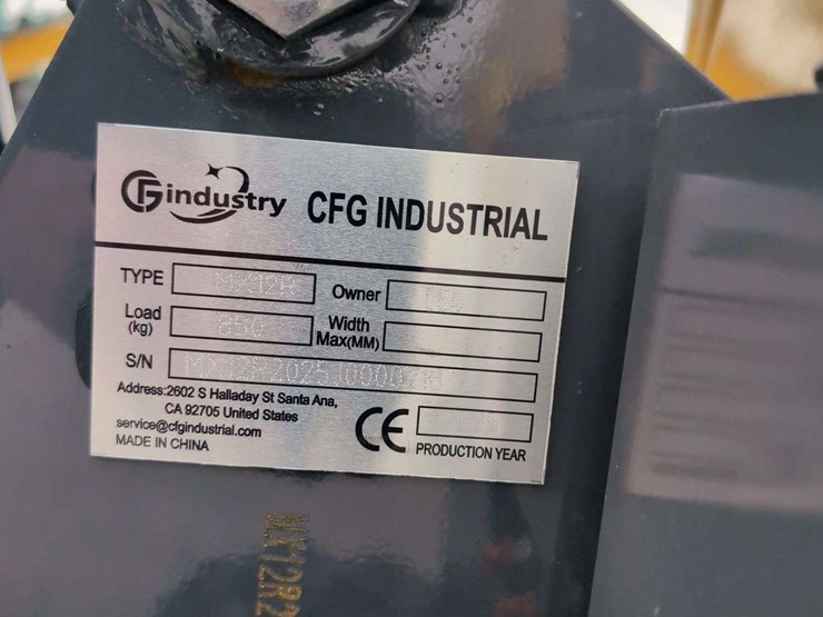 cfg-industrial-mini-excavator---mx12r---yellow-image-8