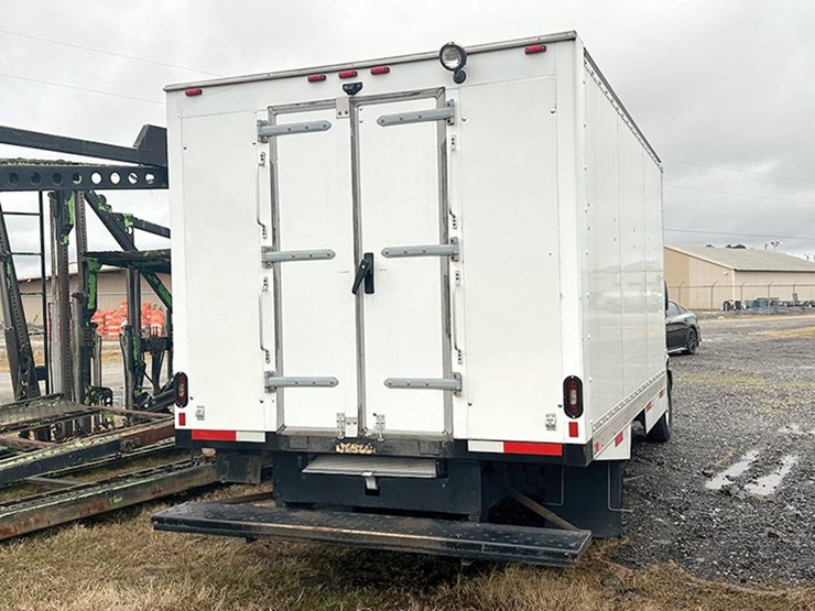 2020-gmc-3500-image-2