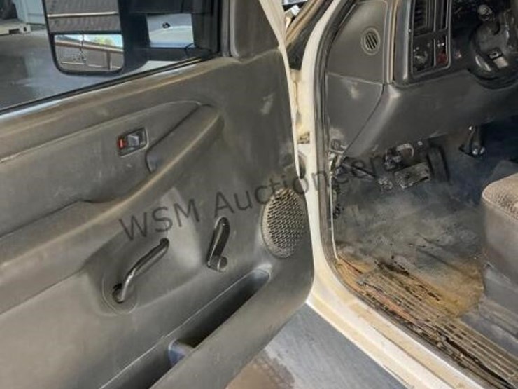 2006-chevrolet-silverado-3500-image-24