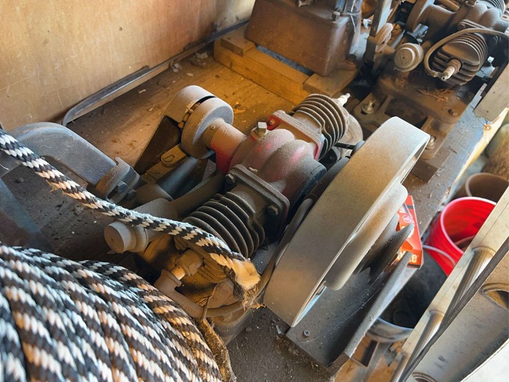 engines,-oil-jugs,-and-rope-image-4