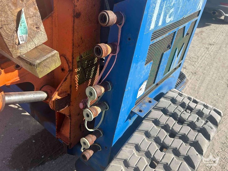 traxmax-kubota-stand-on-track-loader-skid-steer-image-19