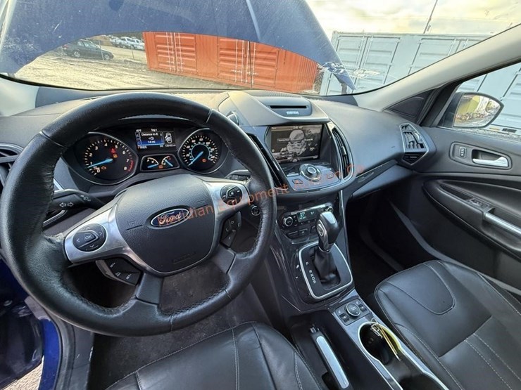 ford-escape-titanium-image-24