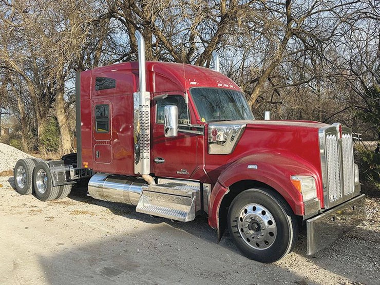 2021-kenworth-w990-image-3