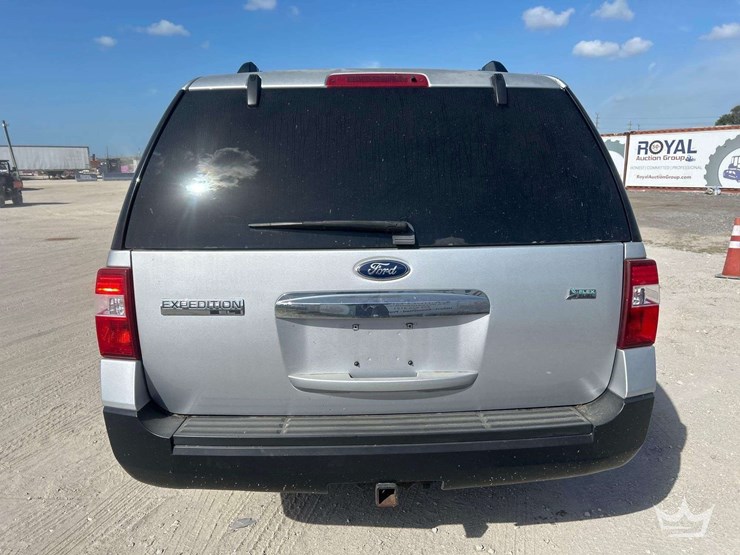 2011-ford-expedition-image-29