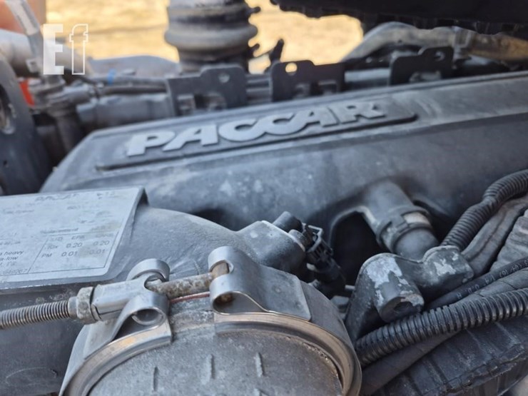 2017-peterbilt-579-image-26