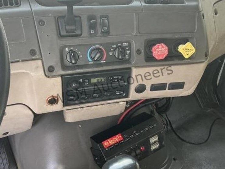 2007-sterling-l7500-image-25