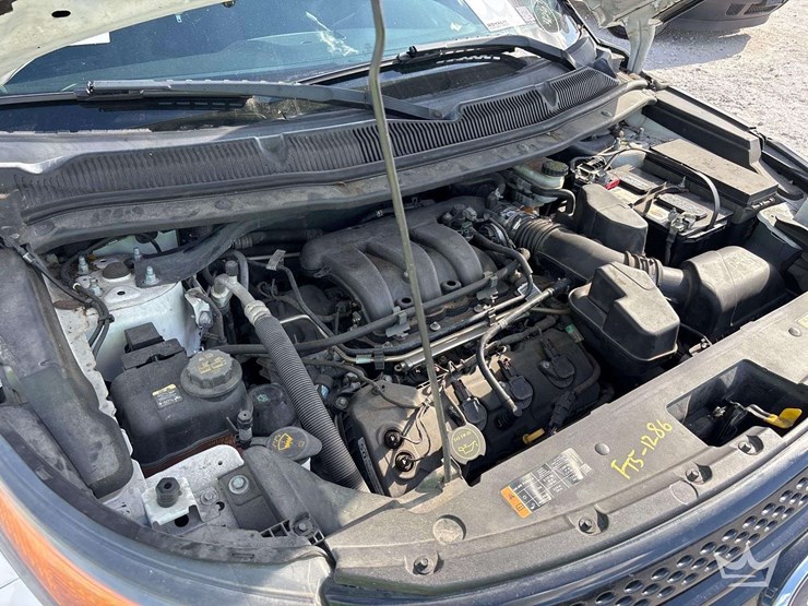 2015-ford-explorer-image-8