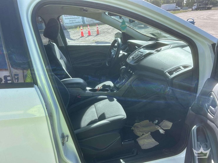 2015-ford-escape-image-23