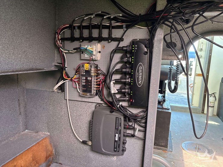 tug-boat-with-tri-axle-magic-tilt-boat-trailer-image-90