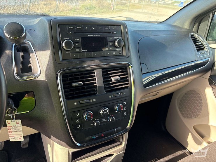 2016-dodge-grand-caravan-se-image-15