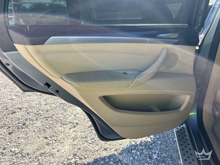 2013-bmw-x5-image-23