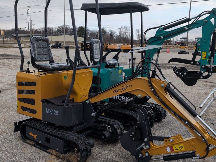 cfg-industrial-mini-excavator---mx12r---yellow-image-1