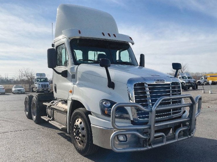 2017-freightliner-cascadia-125-image-1