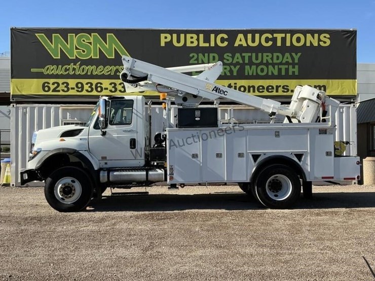 2013-international-7400-image-1