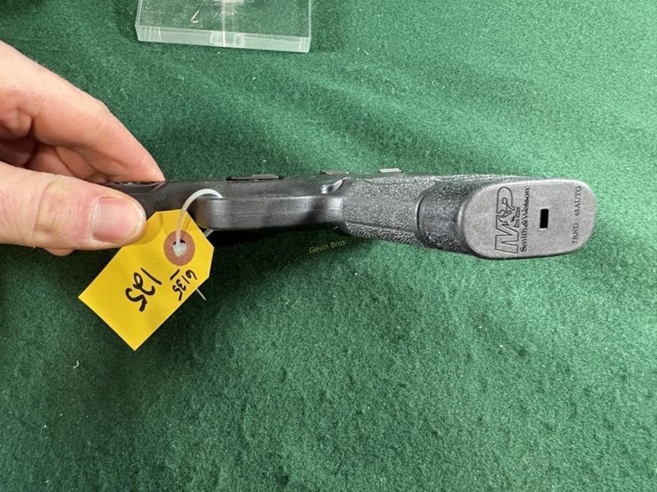 smith-&-wesson-m&p-45-auto-shield-pistol-image-8