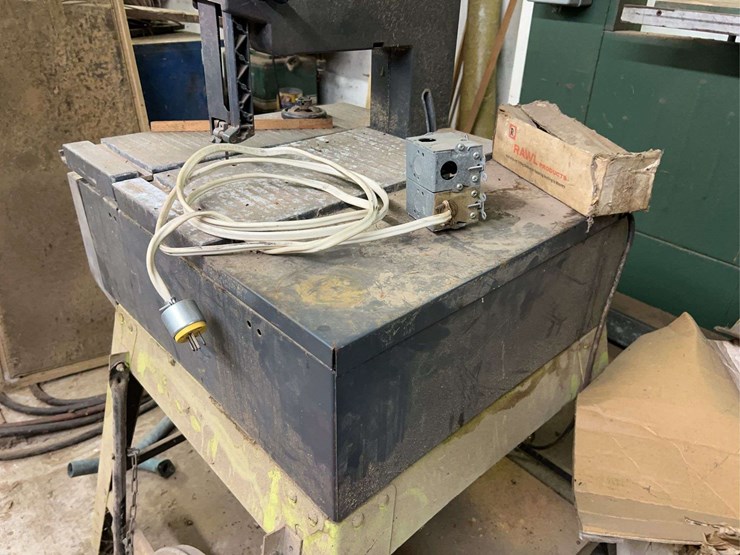 contents-of-wood-working-room-image-15