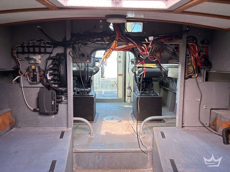 tug-boat-with-tri-axle-magic-tilt-boat-trailer-image-89