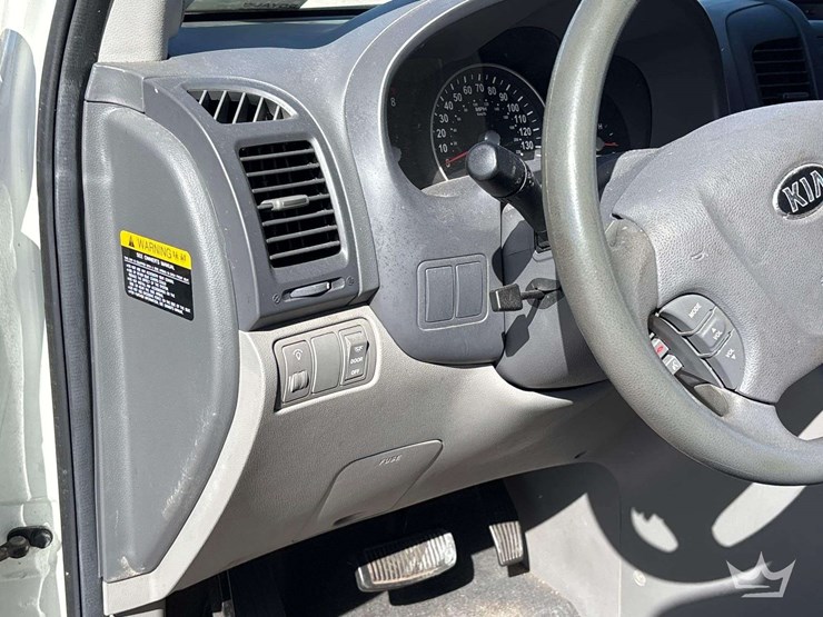 2014-kia-sedona-image-14