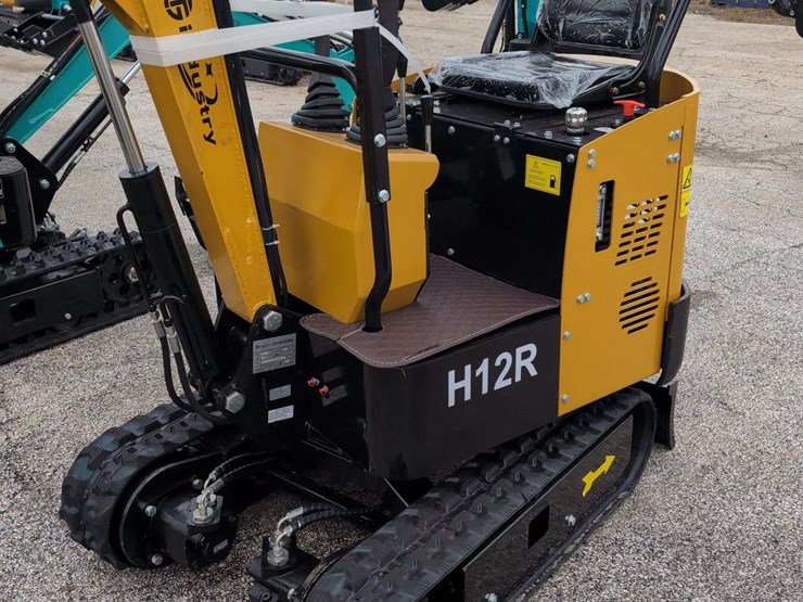 cfg-industrial-mini-excavator---h12r---yellow-image-3