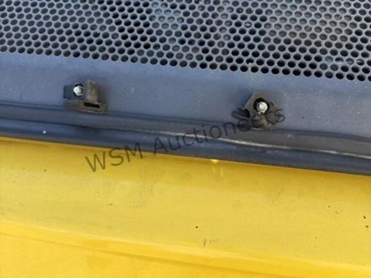 new-holland-l216-image-13